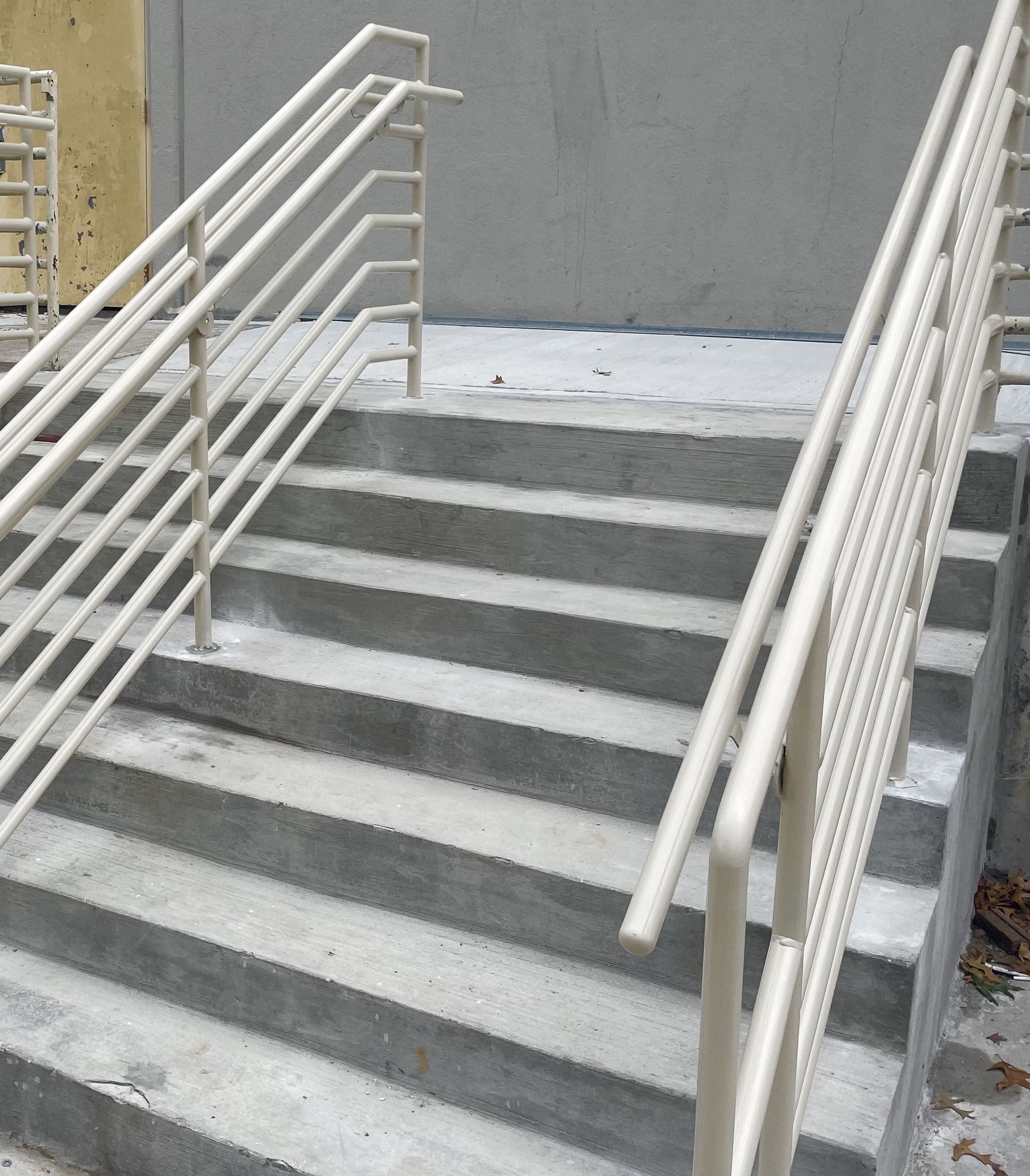 commercial handrail with grabrail